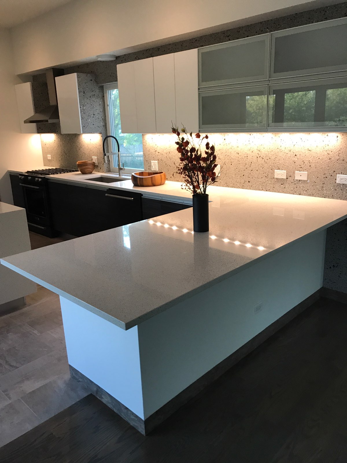 white&black kitchen with quartz countertops